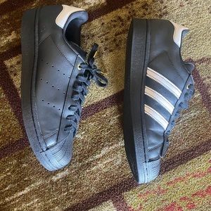 Damage adidas sz10 and 9.5